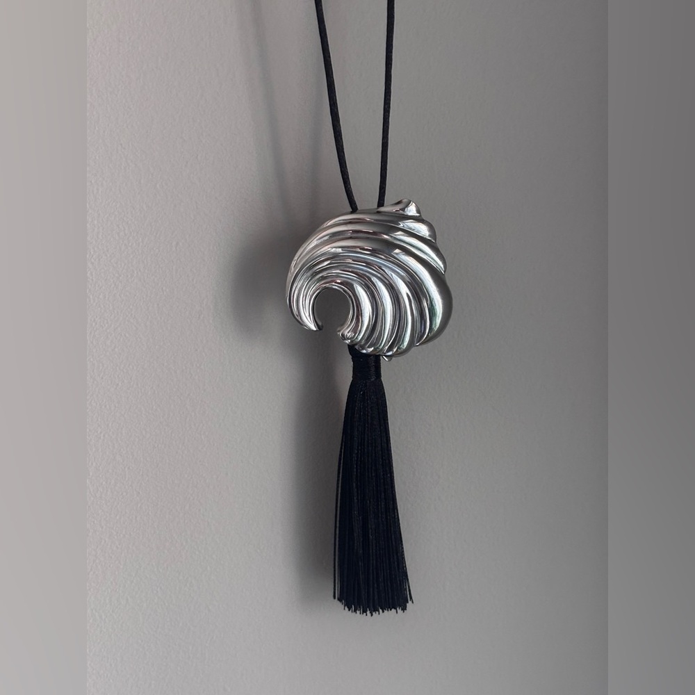 Elegant Lustrous silver wave Tassel brooch pin Pendant Necklace